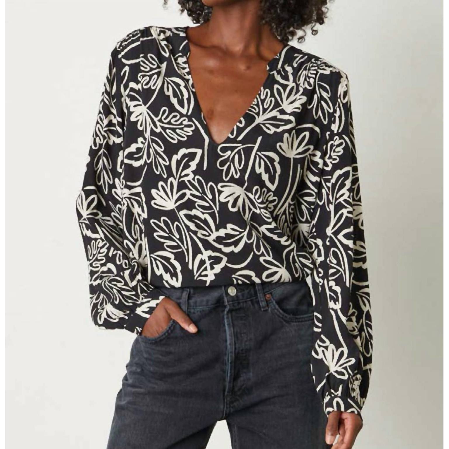 New Velvet By Graham & Spencer Carlie Top In Black